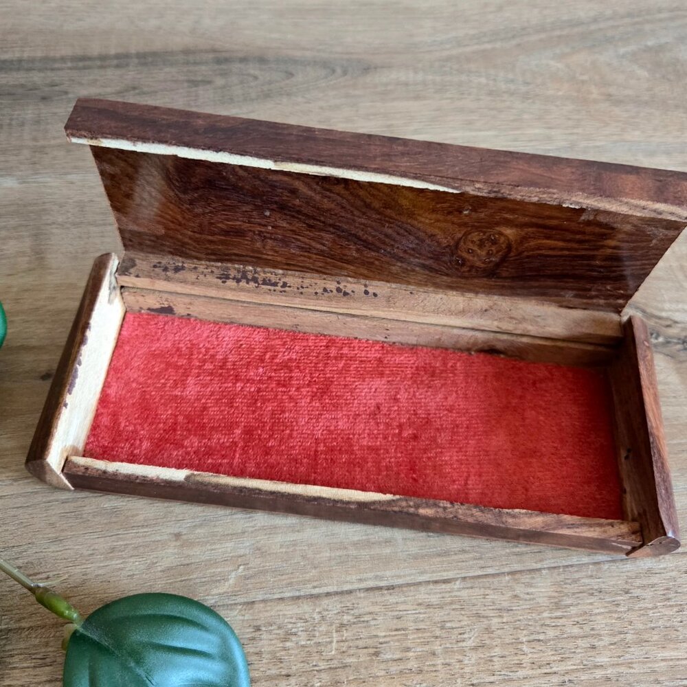 Vintage Hand Carved Wooden Jewelry Box w/ Brass Floral Inlay and carved flowers. - Picture 3 of 9
